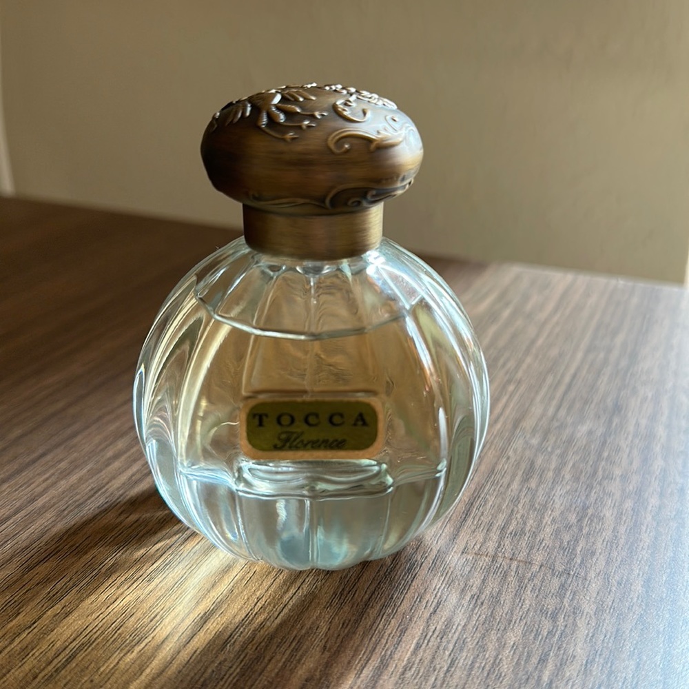 Tocca Florence our fume. Beautifully floral and refreshing. Worn once!